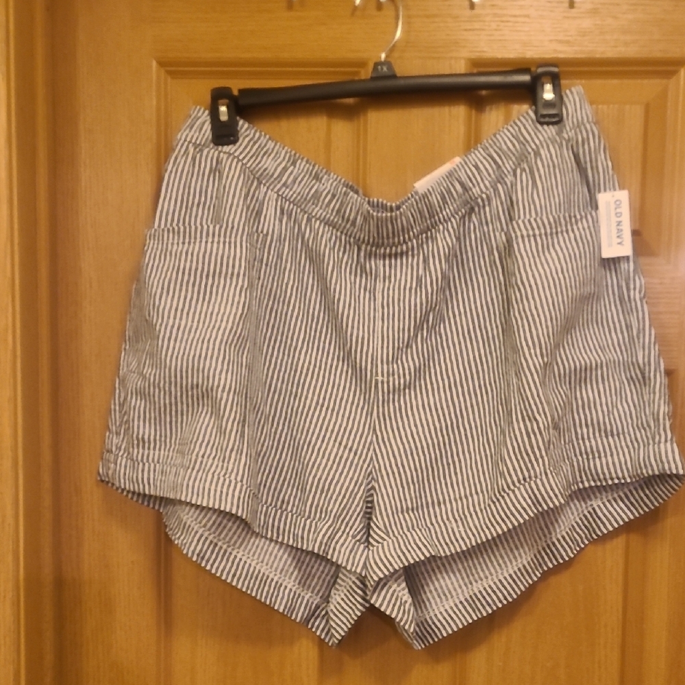 Old Navy Women’s Navy and White Striped Elastic Waist Shorts
